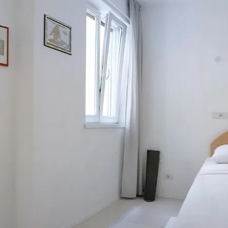 Erker Apartment *